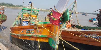 মোংলায় ট্রলারসহ ভারতীয় ১৬ জেলে আটক