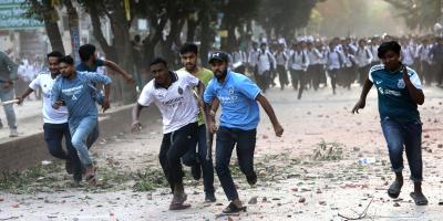 সিটি ও ঢাকা কলেজ 
শিক্ষার্থীদের সংঘর্ষ
আহত ৩২