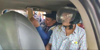শাহজাহান ওমর কারাগারে, জুতা ও ডিম নিক্ষেপ