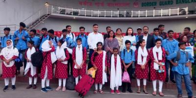 বেনাপোল দিয়ে ফিরলেন ভারতে পাচার হওয়া ২৪ তরুণ-তরুণী