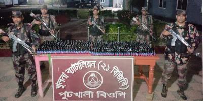 বেনাপোলে ৮৯৫ বোতল ফেনসিডিল জব্দ