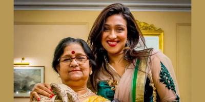 মা হারালেন ঋতুপর্ণা সেনগুপ্ত