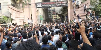 ৩৫ কলেজের আন্দোলন: সোহরাওয়ার্দী কলেজে ভাঙচুর, সংঘর্ষে আহত ২০