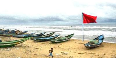 ৪ সমুদ্রবন্দরে সতর্ক বার্তা