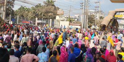 প্রায় ৩৩ ঘণ্টা পর নবীনগর-চন্দ্রা সড়ক ছাড়লেন শ্রমিকরা
