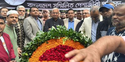 শহিদ ডা. মিলনের সমাধিতে পেশাজীবী পরিষদের শ্রদ্ধা