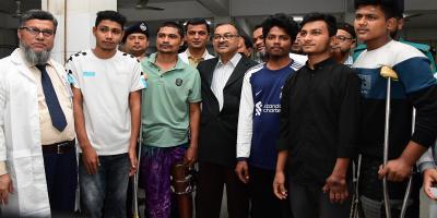 বৈষম্যবিরোধী আন্দোলনে আহতদের দেখতে হাসপাতালে ডিএমপি কমিশনার