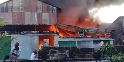 ময়মনসিংহে কীটনাশক কারখানায় আগুন