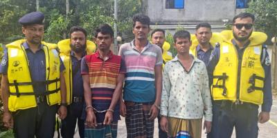 মেঘনায় নৌযানে চাঁদাবাজির সময় আটক ৩
