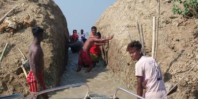 মাছ ধরতে হাওরের ফসল রক্ষা বাঁধ কর্তন, আটক ১