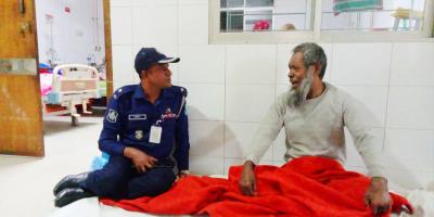 বৃদ্ধাশ্রমে দিতে না পেরে জঙ্গলে ফেলে যায় বাবাকে