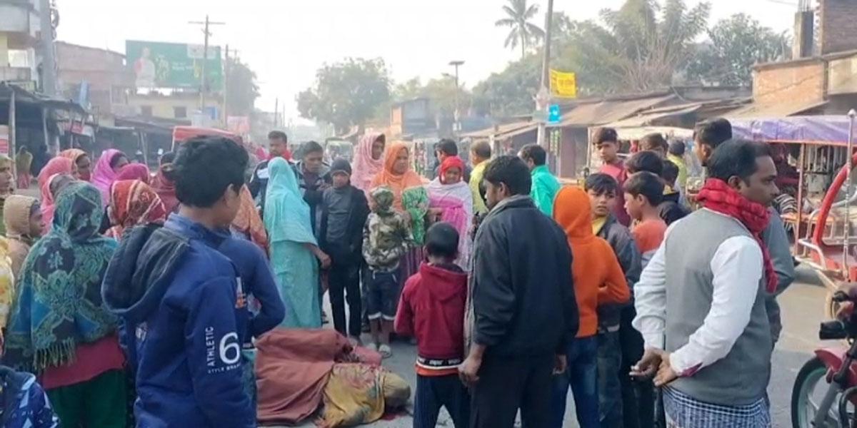 চাঁপাইনবাবগঞ্জে ট্রাকচাপায় নারী নিহত
