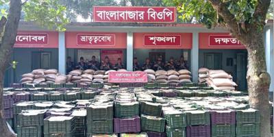 সীমান্তে দেড় কোটি টাকার চোরাই পণ্য জব্দ