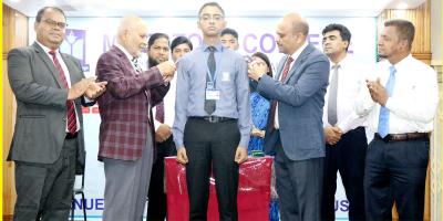 মাইলস্টোন কলেজে শিক্ষার্থীদের ব্যাচ প্রদান অনুষ্ঠিত