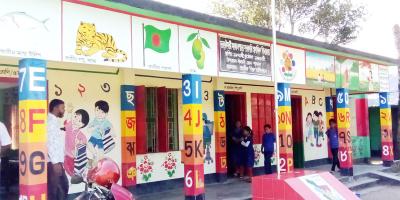ঈশ্বরদীর অজপাড়াগাঁয়ে রঙিন পাঠশালা