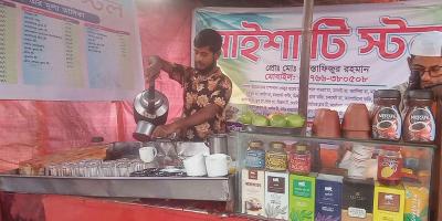 এক দোকানে ৪০ ধরনের চা