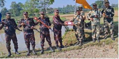 পাঁচবিবিতে বিজয় দিবসে বিজিবি-বিএসএফের শুভেচ্ছা বিনিময়