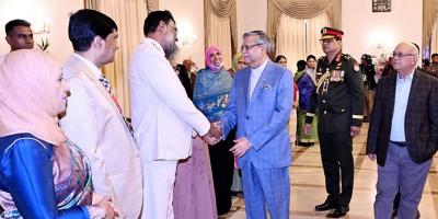 বঙ্গভবনে বীরশ্রেষ্ঠ পরিবারের সদস্যদের সংবর্ধনা