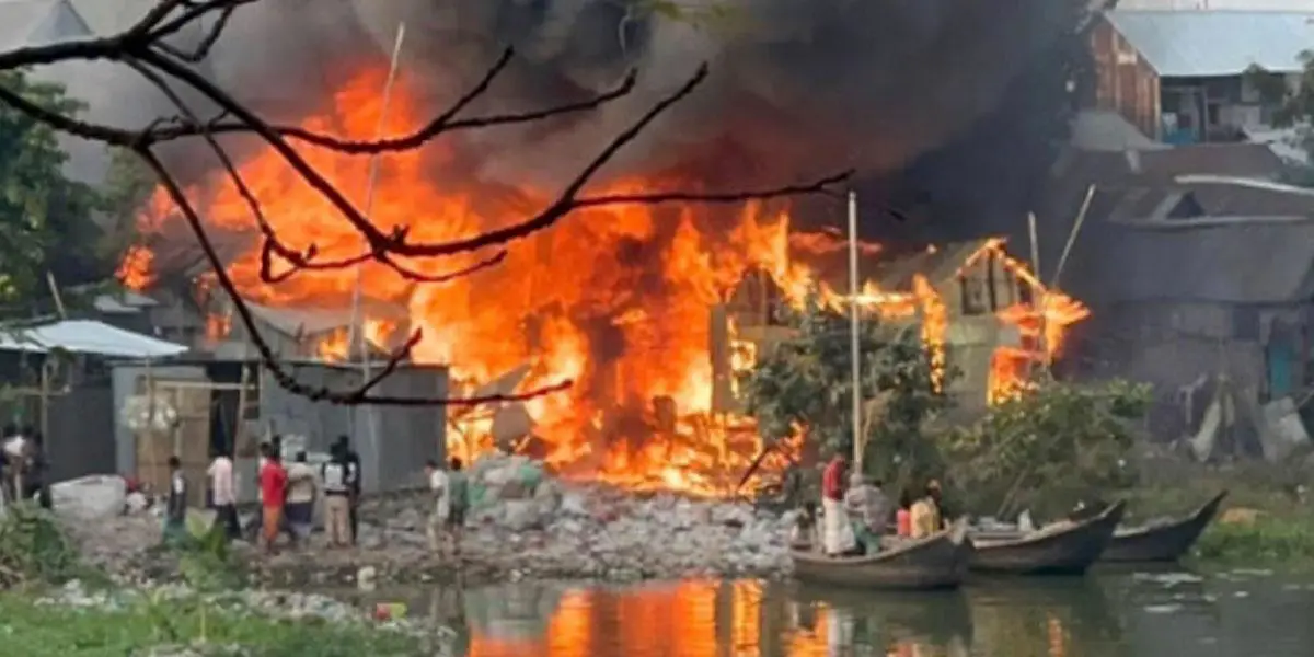 কড়াইল বস্তিতে ভয়াবহ আগুন
