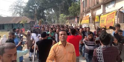 সাংবাদিক ইলিয়াস হোসেনের বিরুদ্ধে ঝাড়ু মিছিল