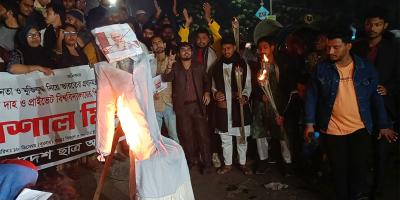 ঢাবিতে মোদির কুশপুতুল দাহ ও শিক্ষার্থী হত্যার প্রতিবাদ