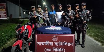 সাতক্ষীরায় ২১ লাখ টাকার গহনাসহ আটক ২