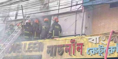 সাড়ে ৩ ঘণ্টা পর উত্তরার রেস্তোরাঁর আগুন নিয়ন্ত্রণে