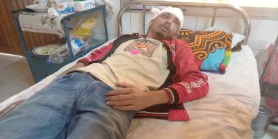 টর্চলাইটের আলো চোখে পড়ায় ২ যুবককে কুপিয়ে জখম