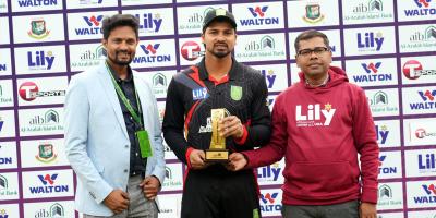চট্টগ্রামকে বিদায় করল খুলনা
