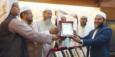 লেখক ফোরাম গ্রন্থ সম্মাননা পেলেন খবরের কাগজের মিরাজ রহমান
