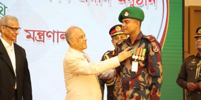 বিডিআর হত্যাকাণ্ড তদন্তে কমিশন গঠন হয়েছে: স্বরাষ্ট্র উপদেষ্টা