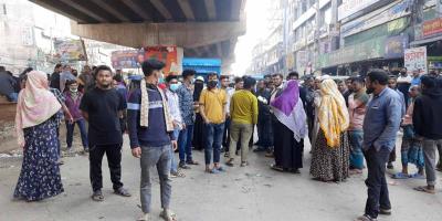 গাজীপুরে কারখানা খুলে দেওয়ার দাবিতে ঢাকা-টাঙ্গাইল মহাসড়ক অবরোধ