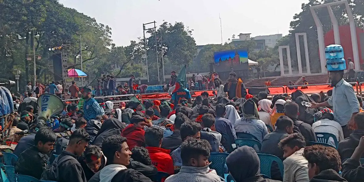 মার্চ ফর ইউনিটিতে যোগ দিতে শহিদ মিনারে জড়ো হচ্ছেন ছাত্র-জনতা