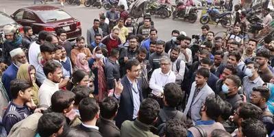 ৪৩তম বিসিএসে বাদ পড়াদের সচিবালয়ের সামনে বিক্ষোভ