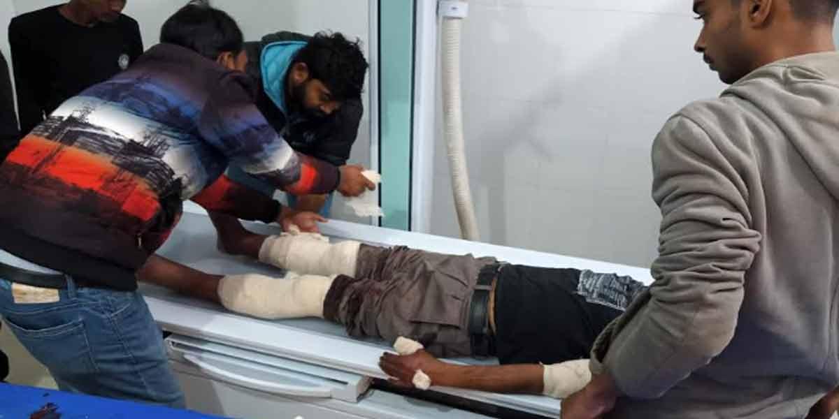 আ. লীগ নেতার হাত-পা থেঁতলে দিল দুর্বৃত্তরা