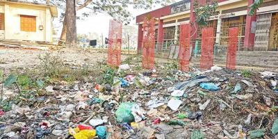 কুমিল্লায় স্কুলের পাশে ময়লার ভাগাড়