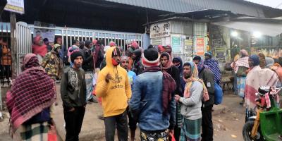 আখাউড়া রেলস্টেশনে তীব্র শীতেও শ্রমবাজারে বাড়ছে শ্রমিক