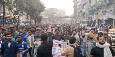 সচিবালয় অভিমুখে জবি শিক্ষার্থীরা
