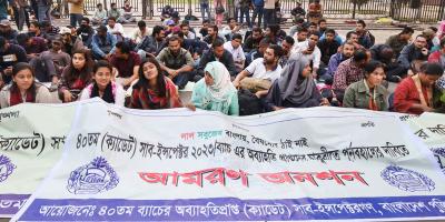 সচিবালয়ের সামনে অব্যাহতিপ্রাপ্ত এসআইদের অনশন চলছে