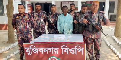 ১৮ স্বর্ণের বারসহ ভারতীয় আটক