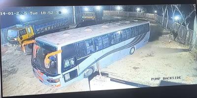 লালমনিরহাটে পেট্রোল পাম্প থেকে বাস চুরি