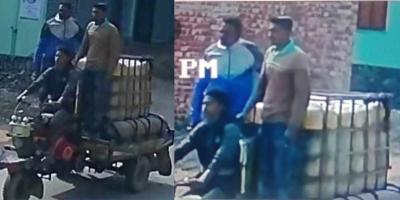 ছাত্রলীগ ভেবে জামায়াত নেতার মাছ লুটে নিল বিএনপি কর্মী!