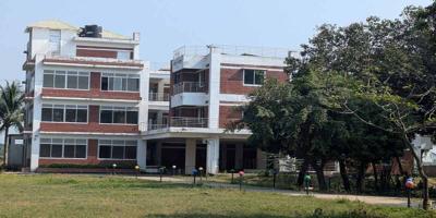 ‘মস্ত অফিসারে’ অচল বৃদ্ধাশ্রম