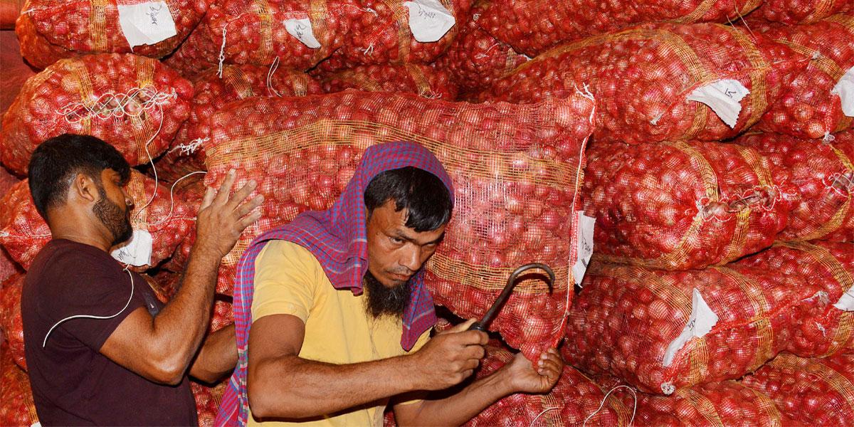 খুচরা বাজারে কমছে পেঁয়াজের দাম