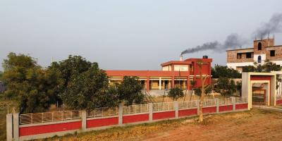 রাজশাহীতে বিদ্যালয় ঘেঁষে ইটভাটা, শ্বাসকষ্টে ভুগছে শিক্ষার্থীরা
