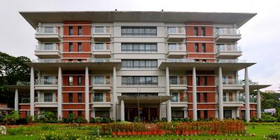 সংকটেও ঢাকায় ‘বিলাসী সার্কিট হাউস’