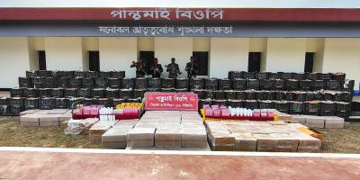 সিলেট-সুনামগঞ্জ সীমান্তে ২ কোটি ৭ লাখ টাকার চোরাই পণ্য জব্দ