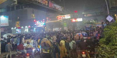 রাজধানীর ২ গুরুত্বপূর্ণ সড়ক অবরোধ শিক্ষার্থীদের, যান চলাচল বন্ধ
