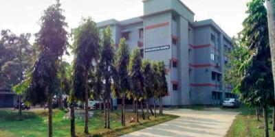বাকৃবি হেলথ কেয়ারের সেবায় হতাশ শিক্ষার্থীরা