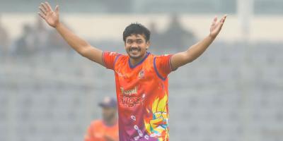 সাকিবের রেকর্ড ভেঙে দিলেন তাসকিন